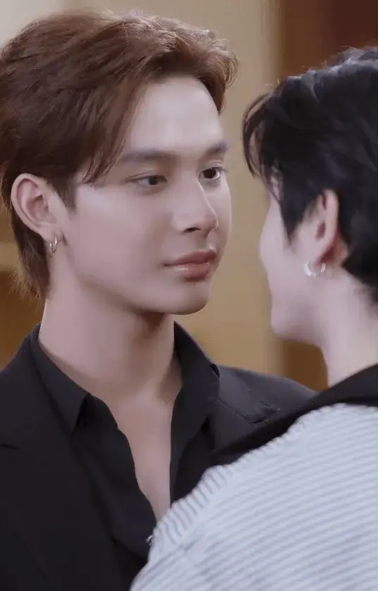 2025爆款泰腐剧《入瘾》4K画质免费观看-双男主BL短剧入瘾完整版-社死现场学弟带着行李逼宫同居