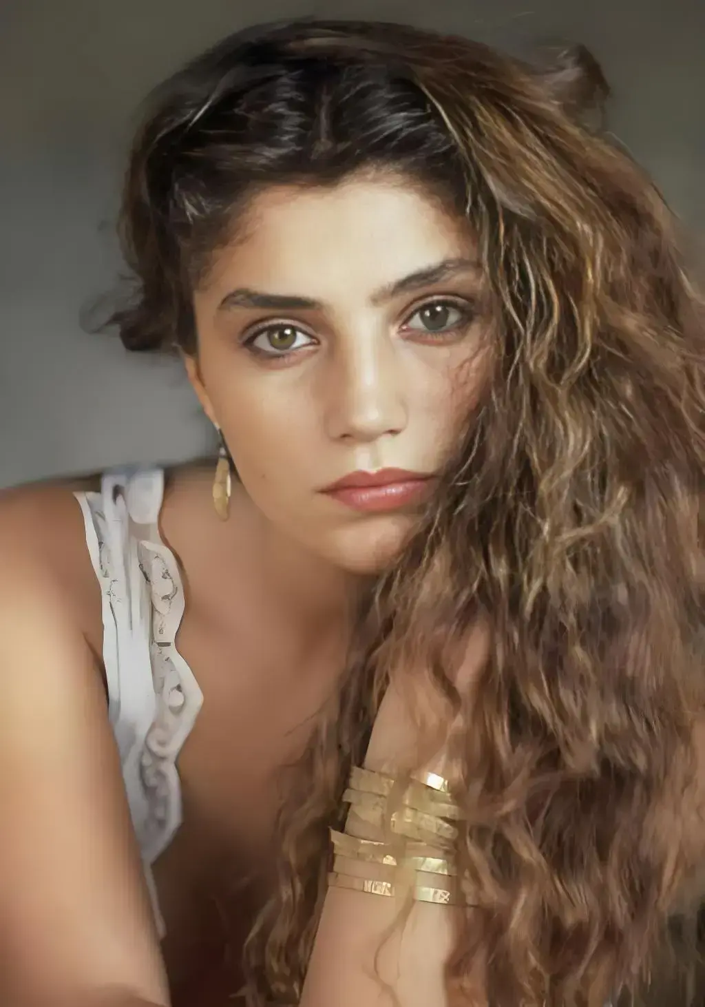 《美少女莫娜》高清全集未删减中文版 - 免费在线看网盘观看1080P超清 - 美国经典电影完整版HD高清修复无广告