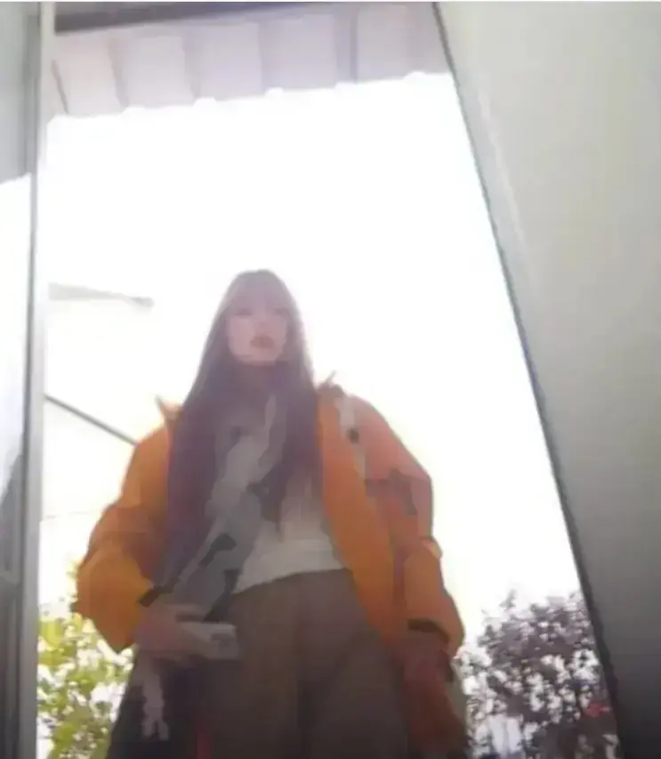 抖音网红视频《成都奶茶店黄色冲锋衣木木厕所被偷拍》高清完整版在线观看-黄色冲锋衣木木事件始末无删减深度还原-91视频APP吃瓜网带你了解全貌