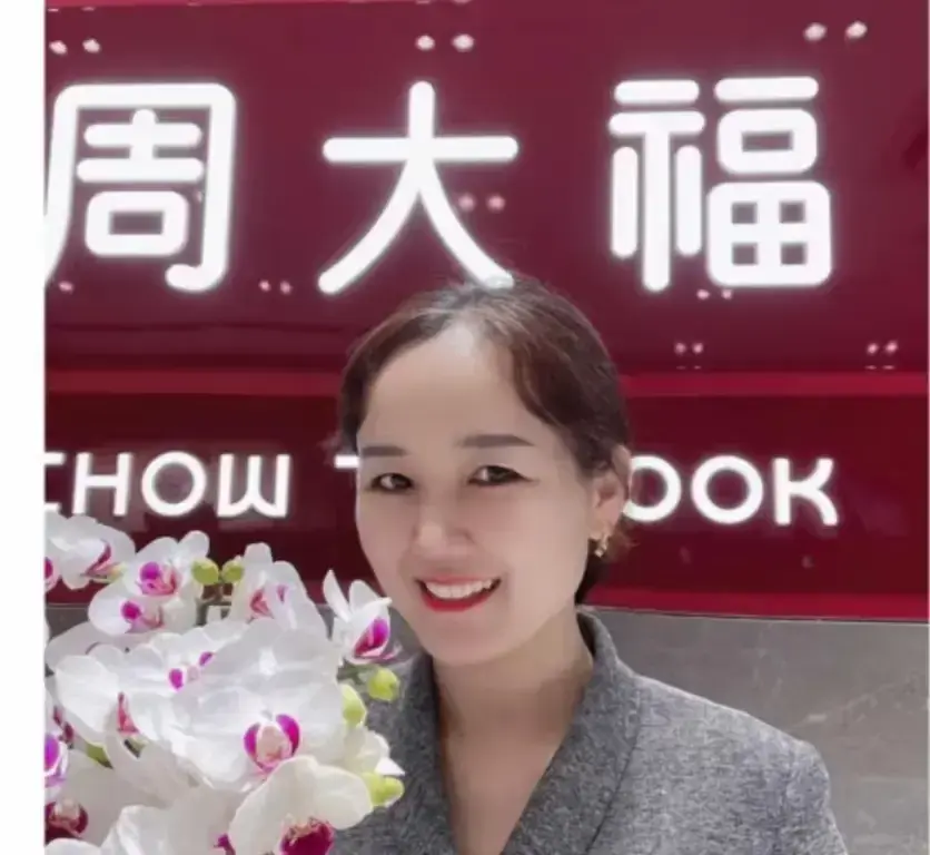 《盐城周大福金店一拖三事件》无删减版 - 盐城射阳周大福事件完整视频 - 1080P流畅播放