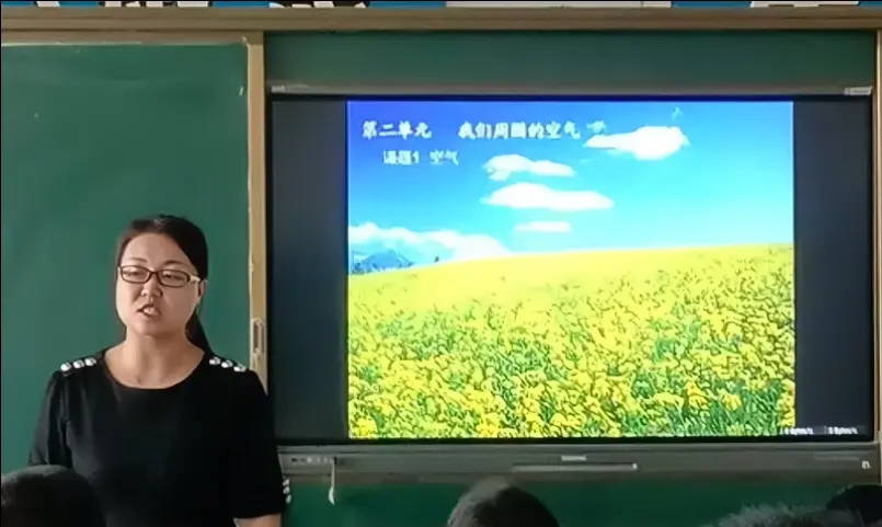 巴马瑶族自治县第二小学托管班事件 小杨老师误发5分32秒视频全网疯传 家长群视频被拆穿始末