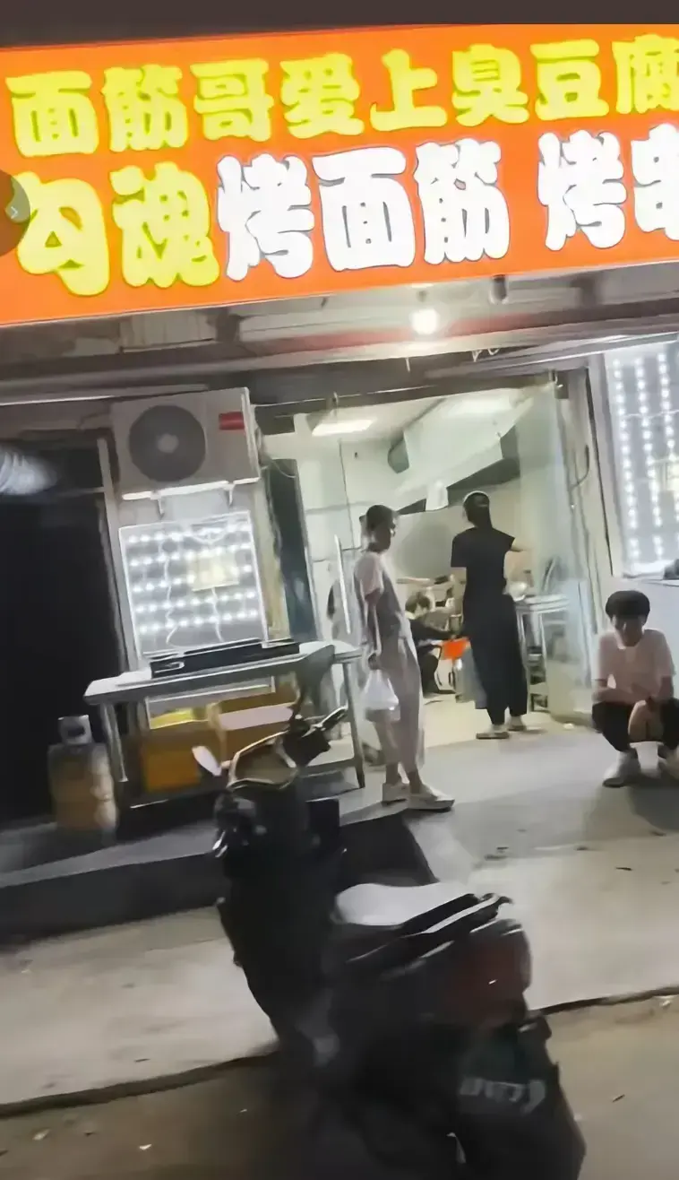 《安平勾魂面筋哥丈母娘事件》无广告完整版视频在线看-面筋哥与丈母娘安平街头全过程-高清未删减资源免费观看