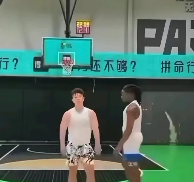 《牛教练的裤子》HD高清播放-说好切磋球技黑哥却猛攻腰带全程高能《牛教练的裤子》免费观看保卫裤腰带爆笑名场面