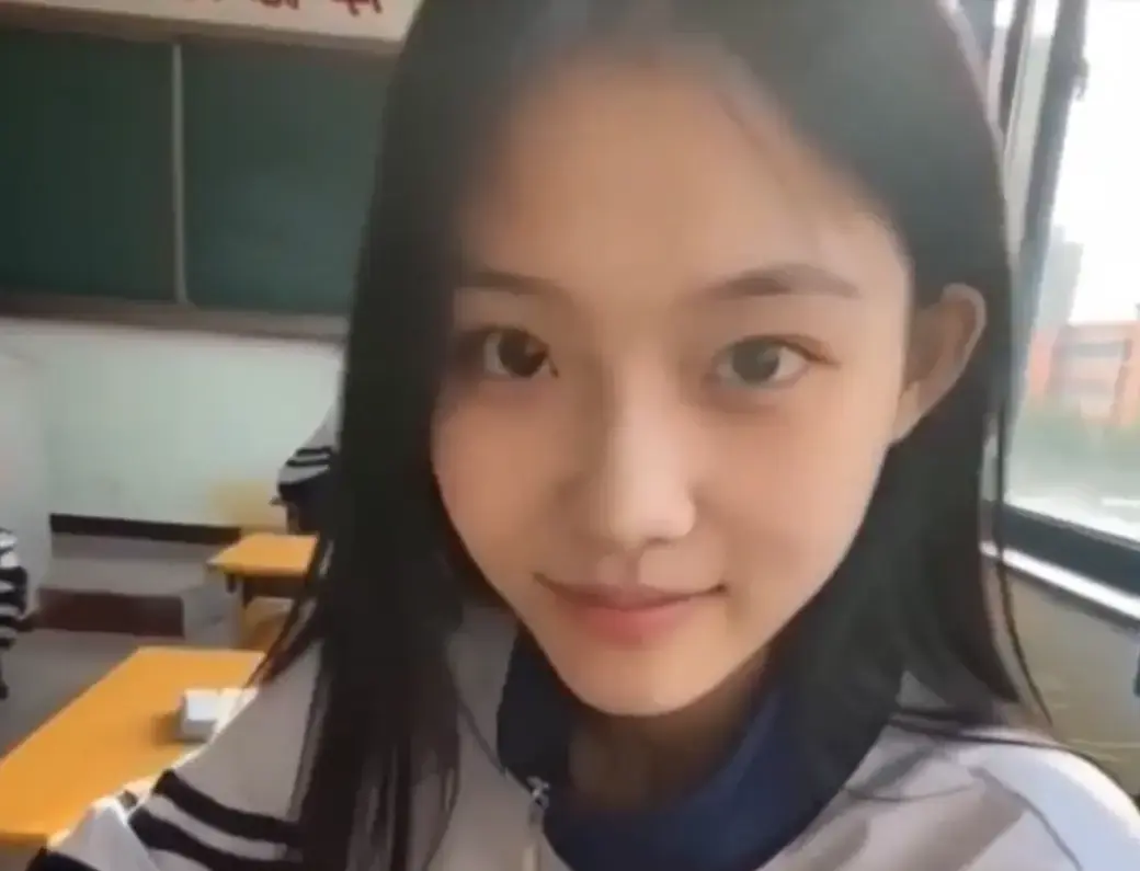 《我的十八岁女友》无删减版在线播放 - 黄果AI短剧高甜治愈全集 - 4K蓝光画质免费观看结局太甜